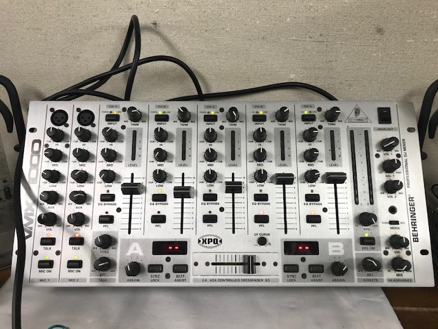 新販売DJ ミキサー Behringer Pro Mixer VMX1000 Professional DJ Mixer 通電のみ確認　現状　中古 ミキサー